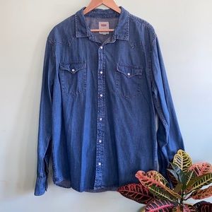 NWOT Levi’s Denim Shirt